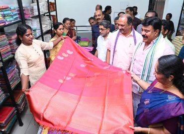 District level Onam Khadi Mela and revamped Karbala Khadi Village Saubhagya have started